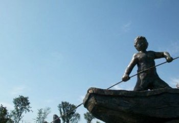 徐州男孩撑船铜雕，营造童趣氛围