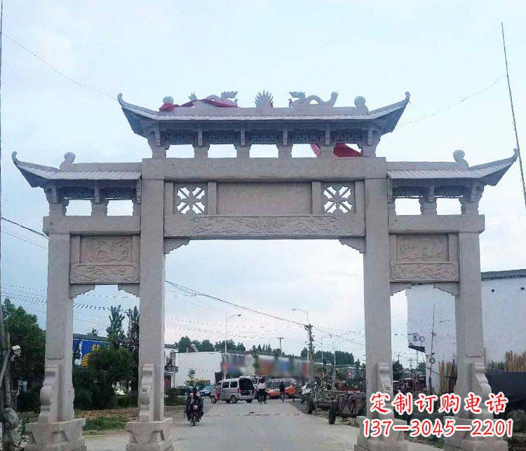 徐州街边三门牌坊石雕