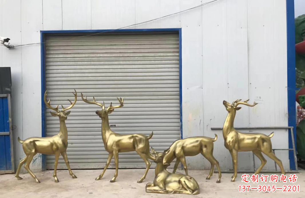 徐州产自中领雕塑的手工鹿群铜雕塑,是一款以鹿…