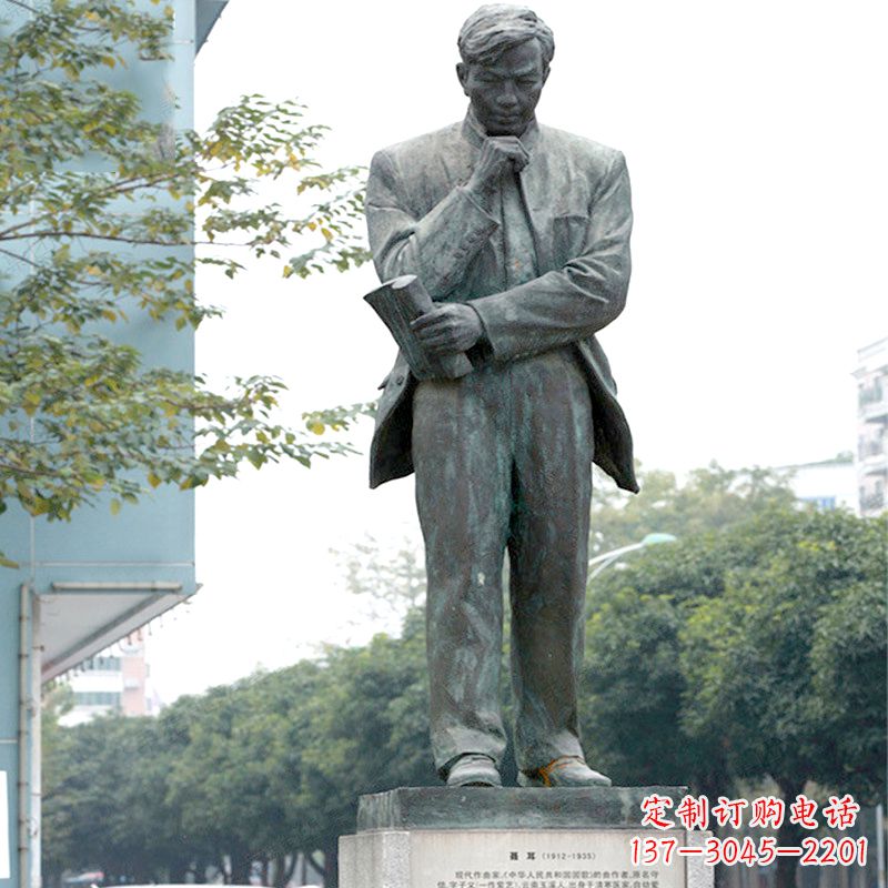 徐州很多历史上著名的人物都有精美的雕塑来表彰…