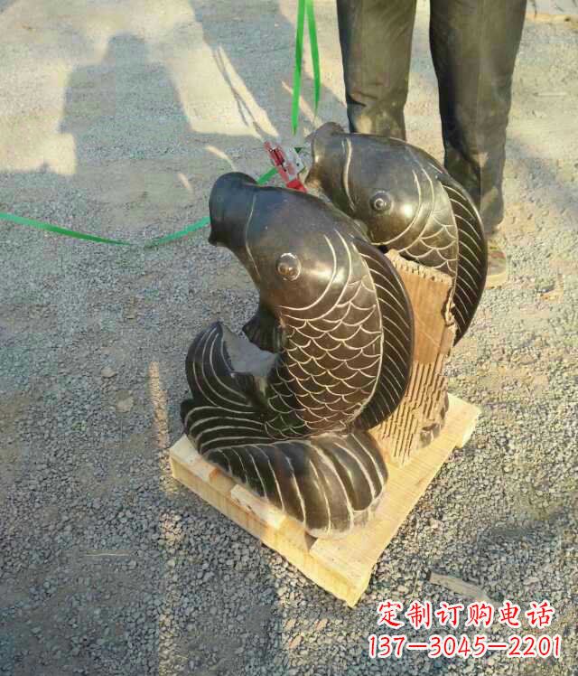 徐州喷水鱼动物铜雕