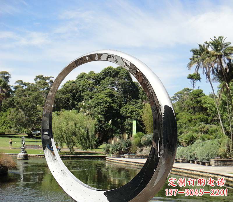 徐州水景不锈钢镜面圆环雕塑