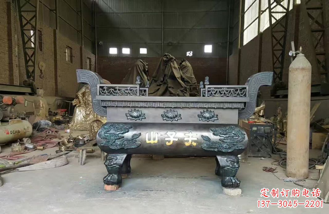 徐州寺庙香炉铜雕12
