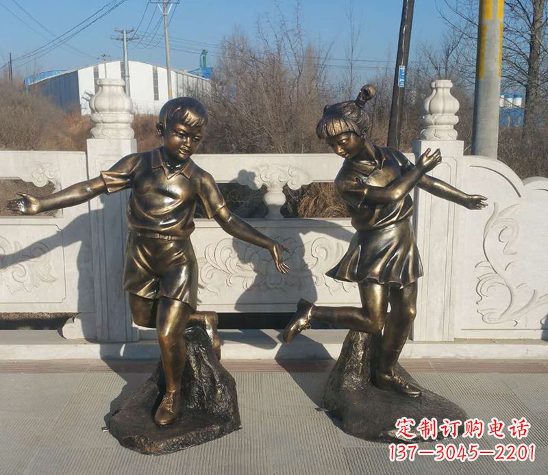 徐州踢毽子的儿童铜雕