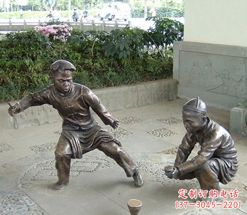 徐州玩陀螺的古代儿童铜雕