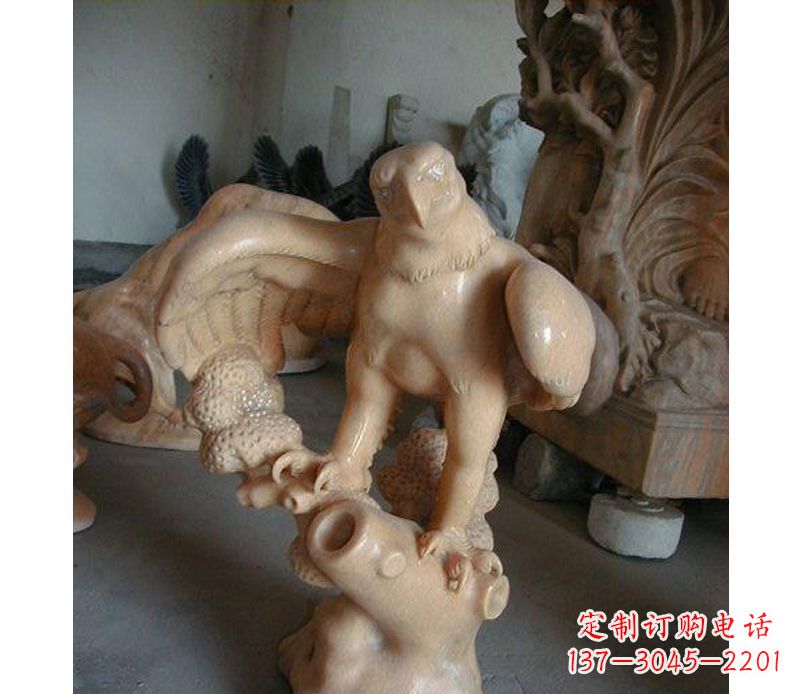 徐州晚霞红老鹰石雕