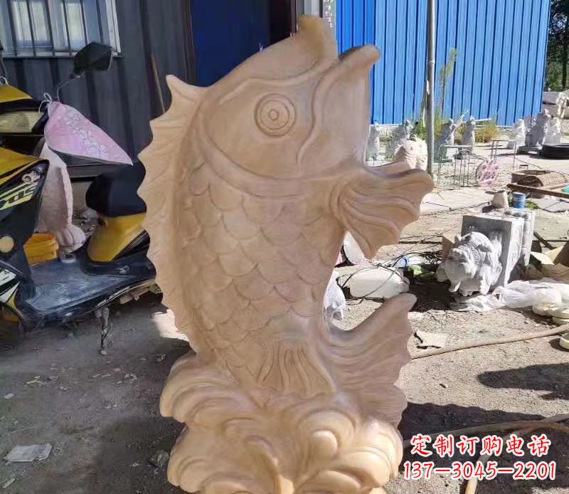 徐州晚霞红喷水鲤鱼石雕