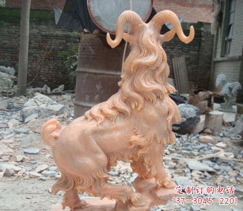 徐州晚霞红山羊石雕 