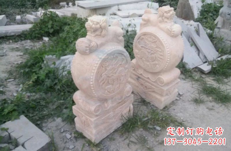 徐州晚霞红狮子门墩石雕