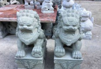 徐州青石踩球狮子看门石雕，精致雕塑令门口更加精彩