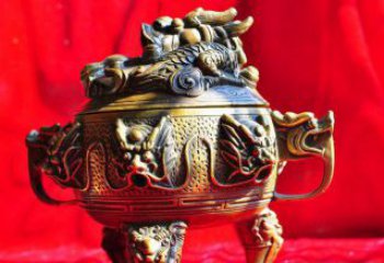 徐州三足香炉铜雕，象征家庭和睦