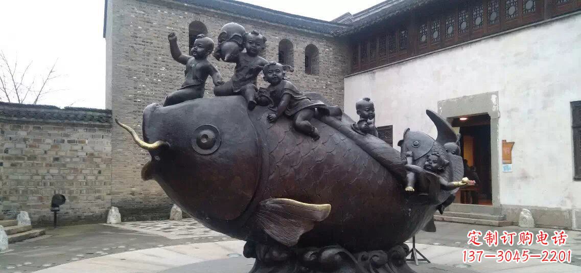 徐州小孩骑鱼铜雕