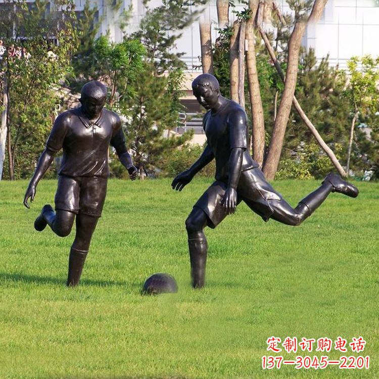 徐州园林踢足球人物铜雕