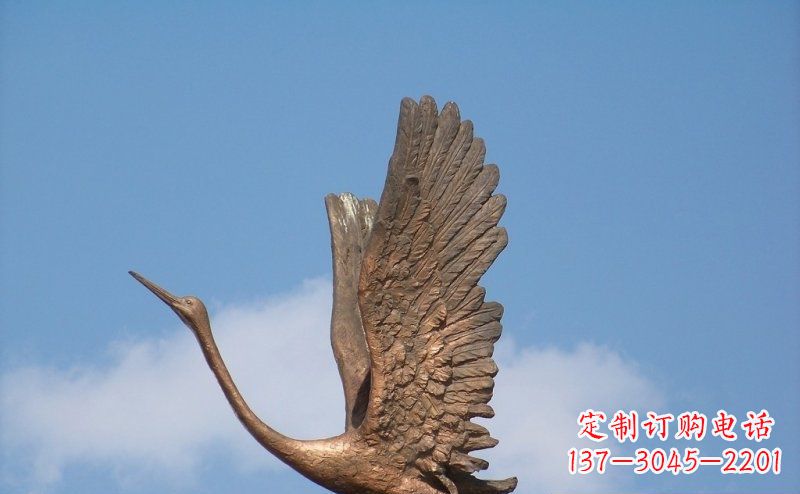 徐州展翅高飞的仙鹤动物铜雕