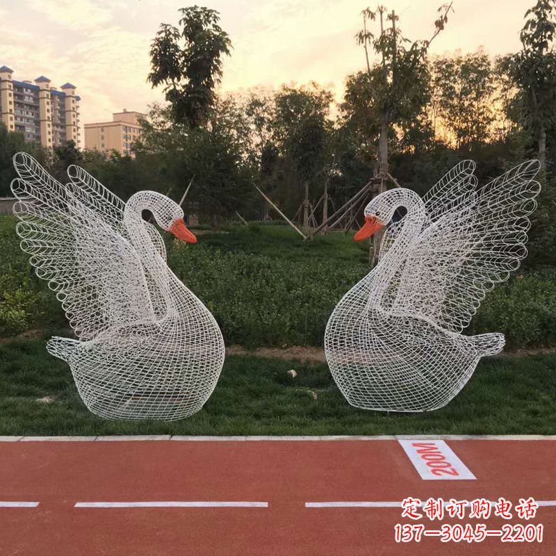 徐州展翅天鹅铁艺网格草坪动物摆件