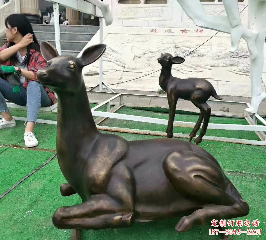 徐州铸铜广场动物鹿雕塑