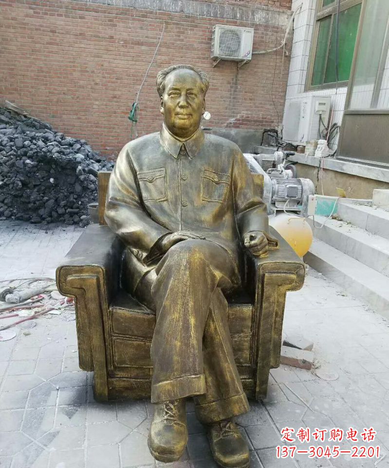 徐州坐沙发的毛主席铜雕