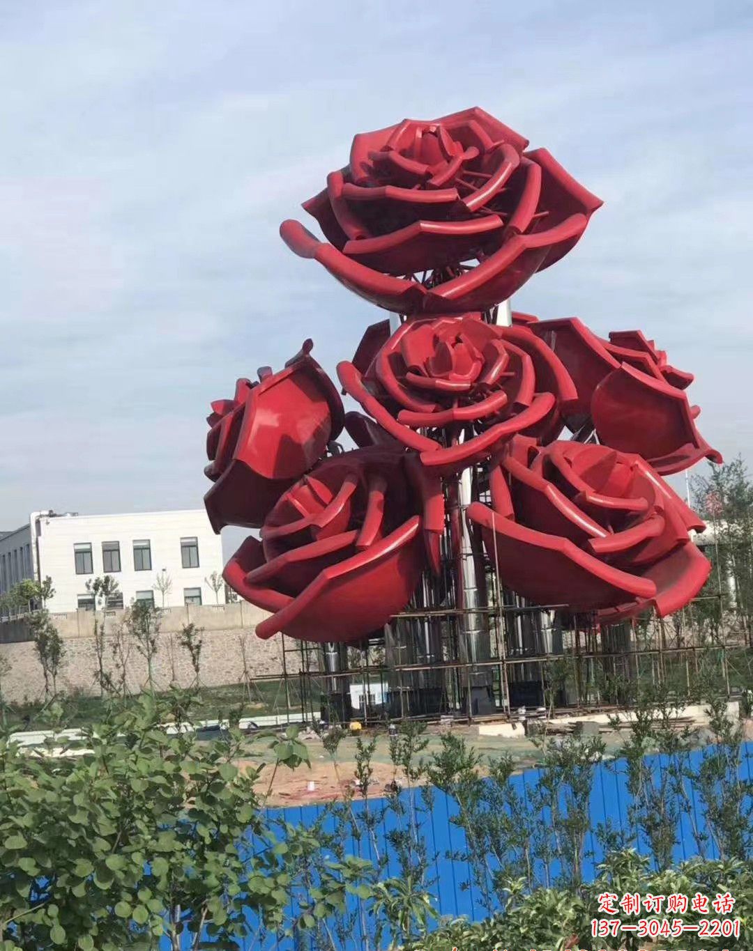 徐州玫瑰花雕塑-广场创意不锈钢红色玫瑰花雕塑